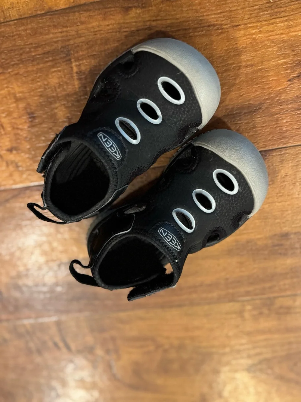 Keen Stingray Kids Black & Gray Slip-On Closed toe Water Shoes size 8 toddler